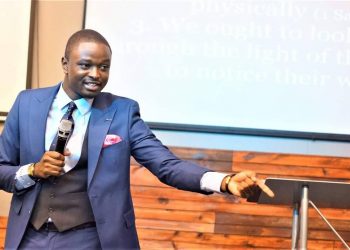 Zoom sur le Pasteur Lord Lombo : L’homme d’Immanouel