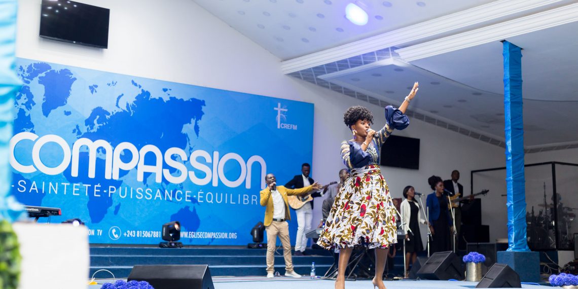 La sœur Dena Mwana en Concert Évangélique