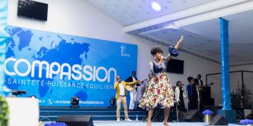 La sœur Dena Mwana en Concert Évangélique